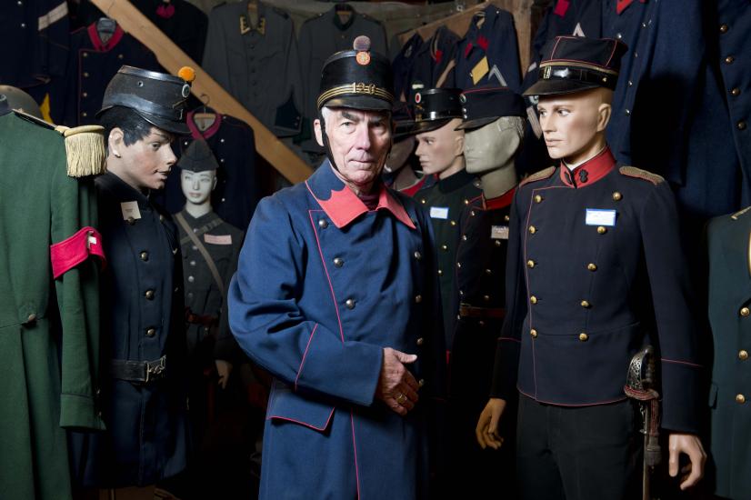 Chez Georges Bulloz . Ce Musée abrite une des plus extraordinaires et des plus riches collections d’uniformes de notre Pays.