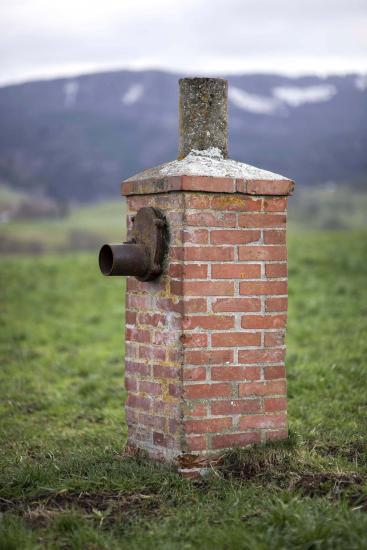 série d’images a été réalisées pour accompagner le spectacle," La Suisse trait sa vache et vit paisiblement?" de la metteure en scène Isabelle-Loyse Gremaud.