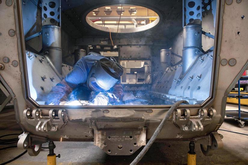La fabrique de General Dynamics (ancienne Mowag), qui produit des tanks (Duro, Piranha.) Matériel militaires. Travaux sur des véhicules de type piranha.
