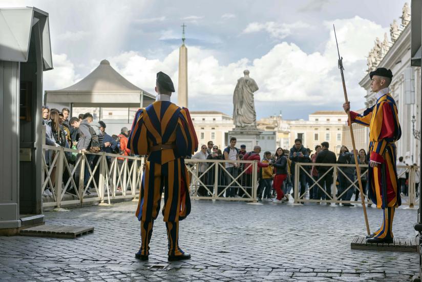 La Garde suisse pontificale, force militaire chargée de veiller à la sécurité du pape et du Vatican.